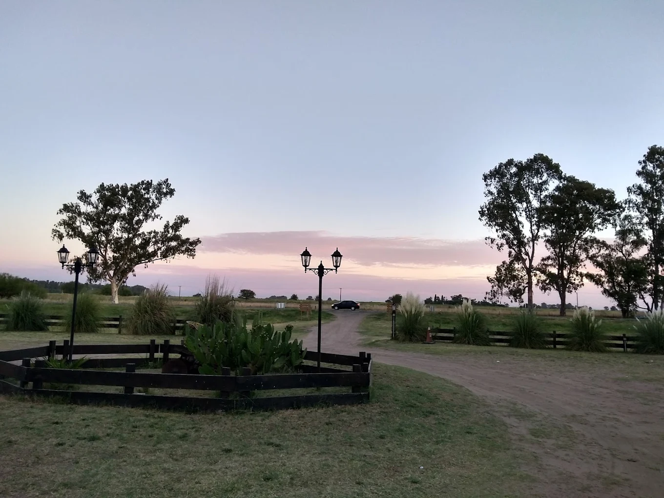 Entrada de Altos de Adonai desde la Ruta 5